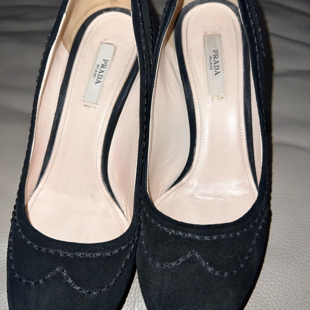 BEAUTIFUL PRADA SUEDE PLATFORM HEELS SIZE 6. EXCELLENT CONDITION. 4 inch heel.